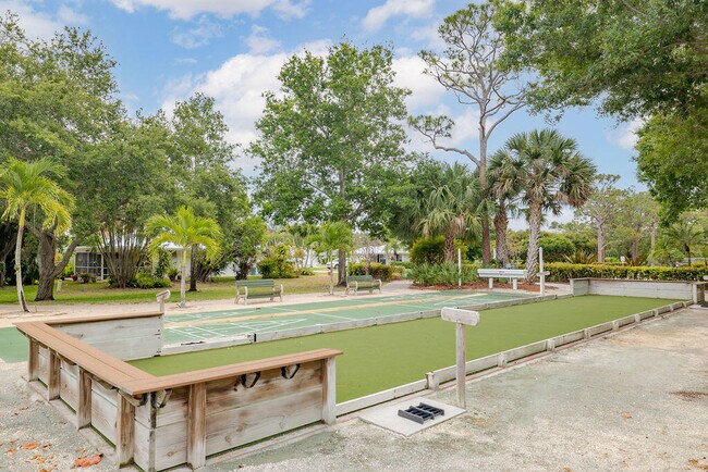 Building Photo - 18081 SE Country Club Dr