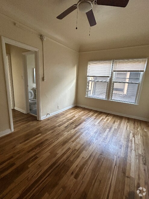 Building Photo - 1154 Normandie Ave