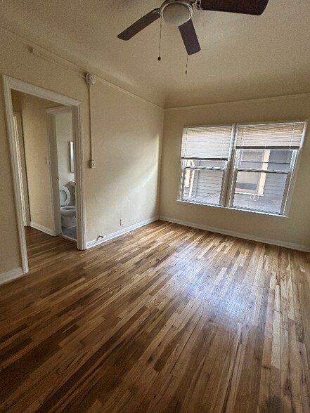 Primary Photo - 1154 Normandie Ave