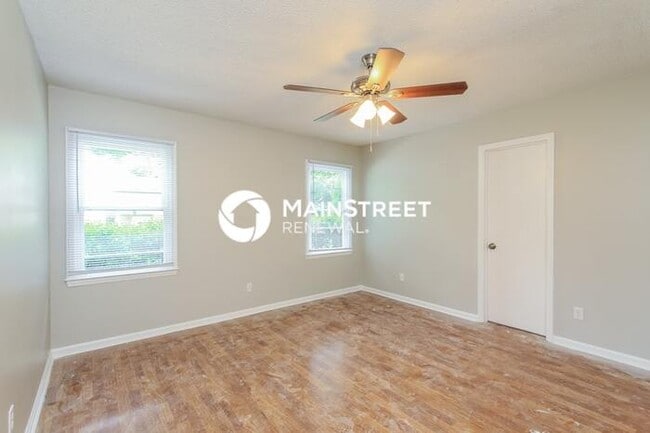 Building Photo - 3 Bedroom Pet-Friendly Home in CHARLOTTE, NC with Main Street Renewal
