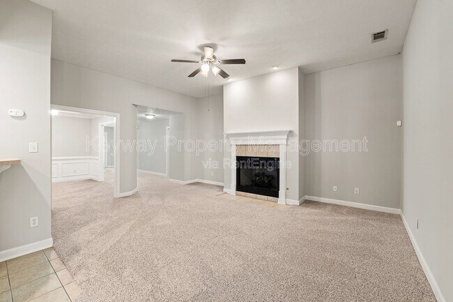 Building Photo - 633 Ventana Dr