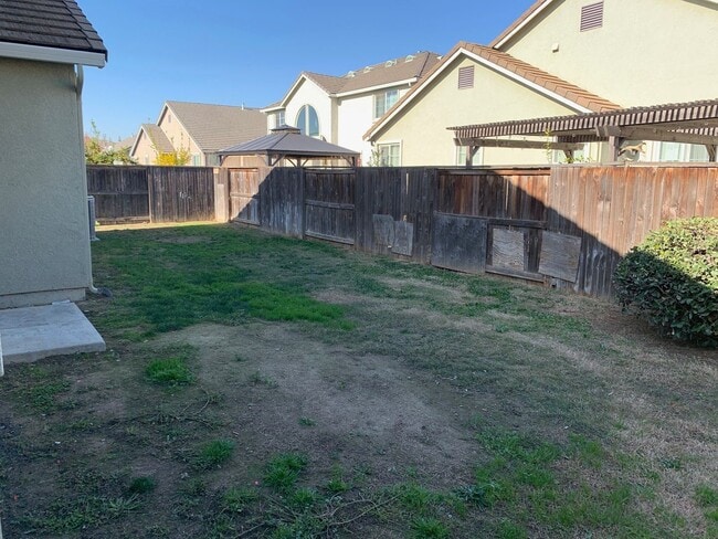 Building Photo - Newer Home in Great Location