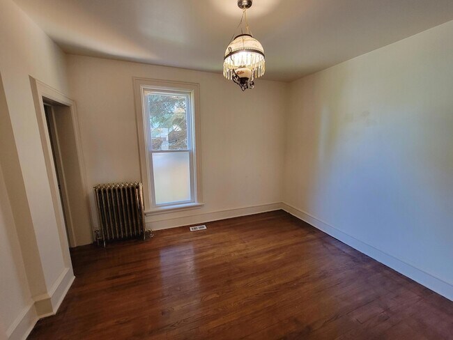 Building Photo - 508 Maple Ave