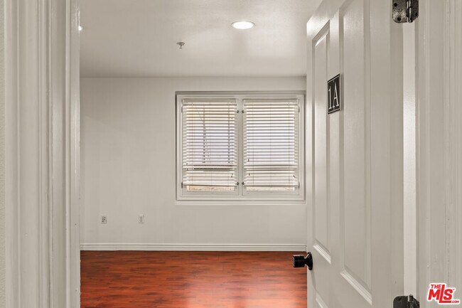 Building Photo - 2667 Menlo Ave