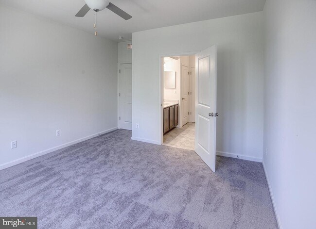 Building Photo - 106 Trails Way