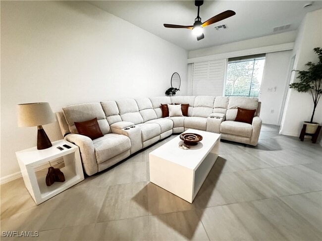 Building Photo - 2084 Wellington St