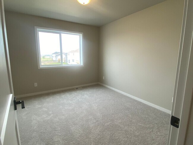 Building Photo - 2232 Griffin Dr S