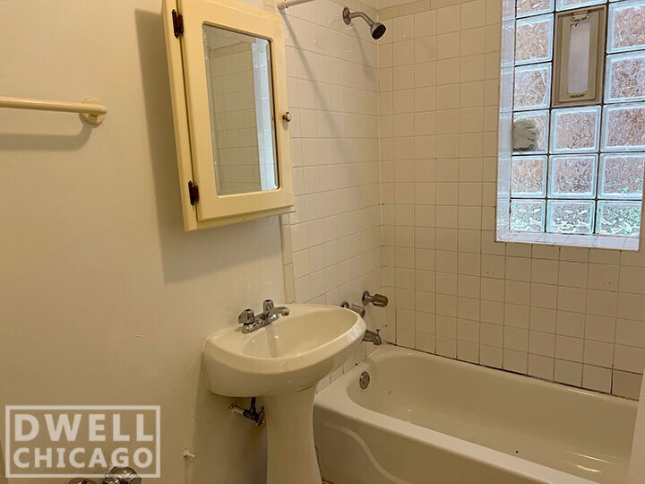 Building Photo - 6900 N Lakewood Ave