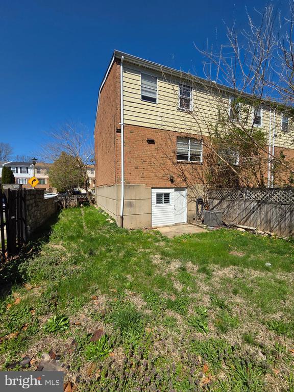 Building Photo - 8044 Mars Pl