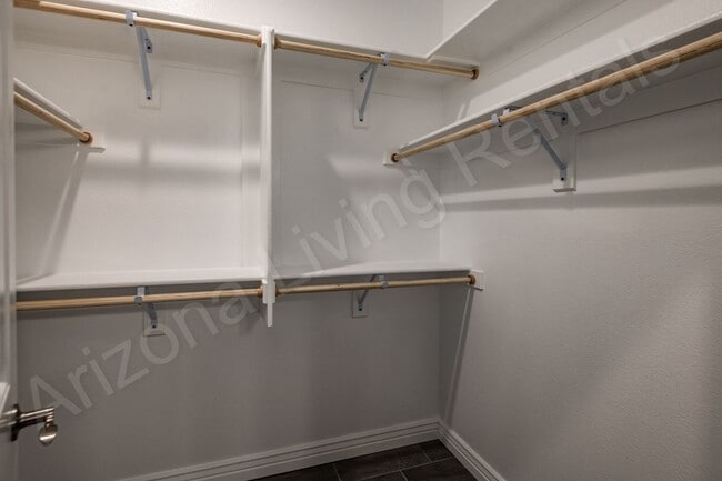 Building Photo - DON'T MISS THIS THREE BEDROOM TOWNHOUSE IN A PRIME LOCATION