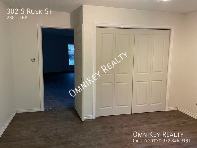 Building Photo - 302 S Rusk St