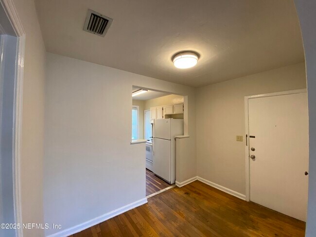 Building Photo - 1245 Belmont Terrace
