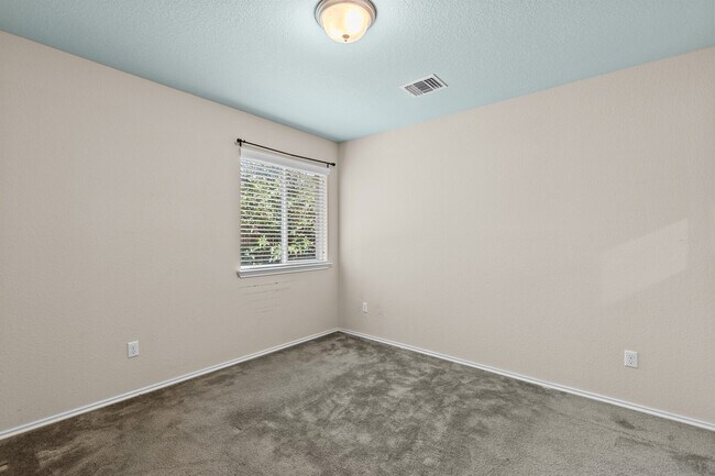 Building Photo - 6505 Vista View Dr