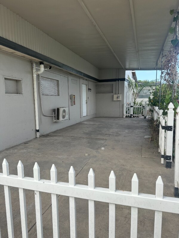 Building Photo - 1064 N Tamiami Trl