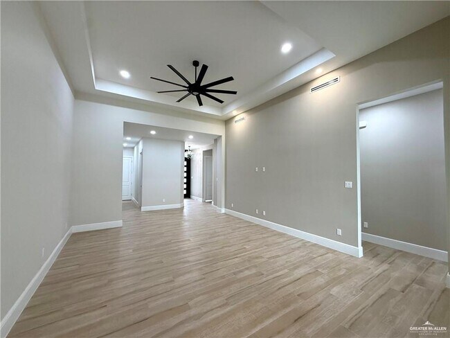 Building Photo - 33 Baylor Ave