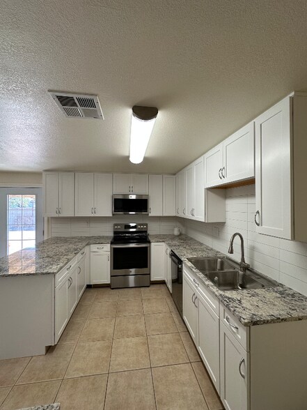 Building Photo - 4324 N 72nd Dr