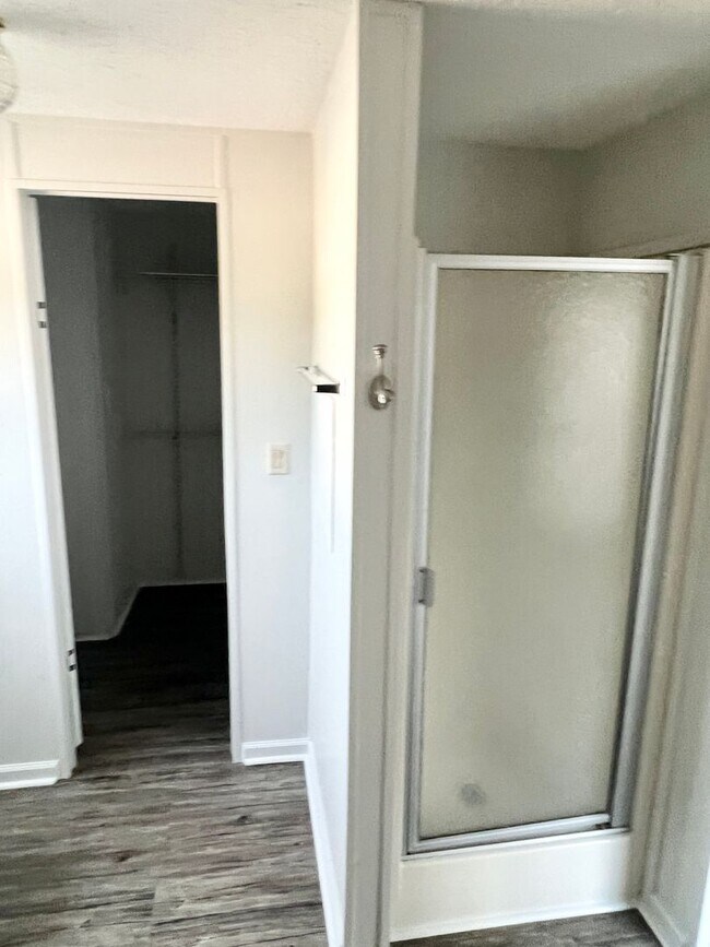 Building Photo - Move in ready!! 2BD/2BA spacious mobile home!