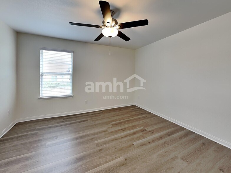 Building Photo - 12712 Shoreline Dr