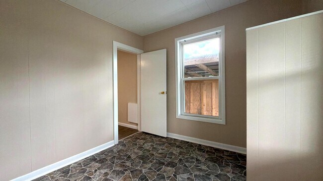 Building Photo - 540 Oakwood St