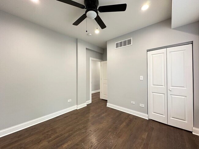 Building Photo - 1224 W Rosemont Ave