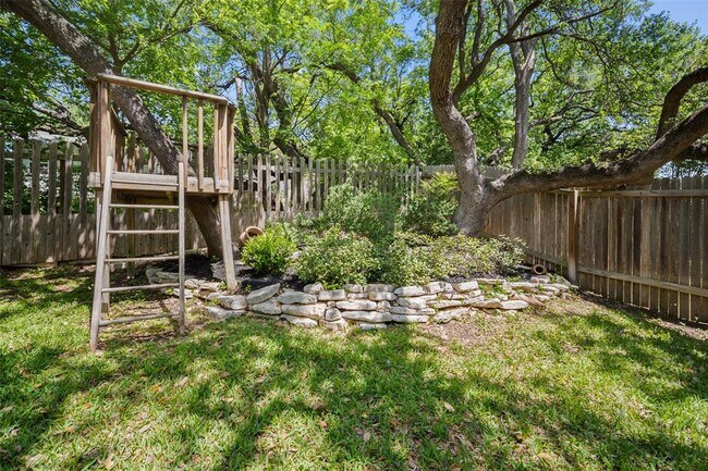 Building Photo - 6915 Gentle Oak Dr