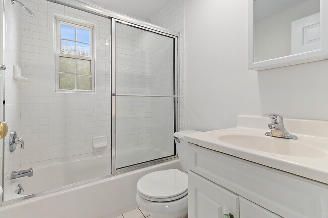 Building Photo - 289 Bridge St