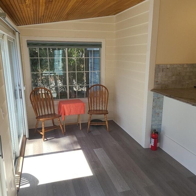 Building Photo - 44 Silver St