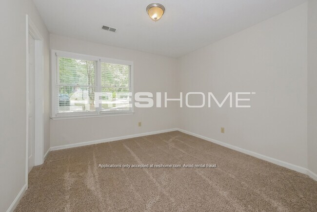 Building Photo - 10 Homeport Dr