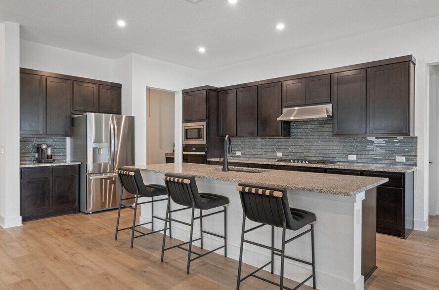 Building Photo - 616 Hallwood Dr