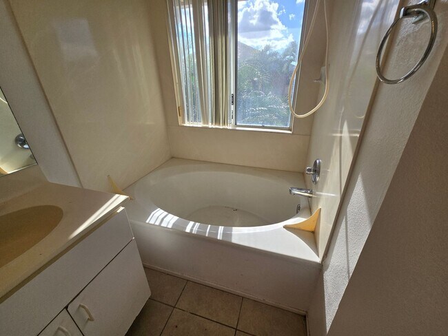 Building Photo - 91-920 Laaulu St #1F