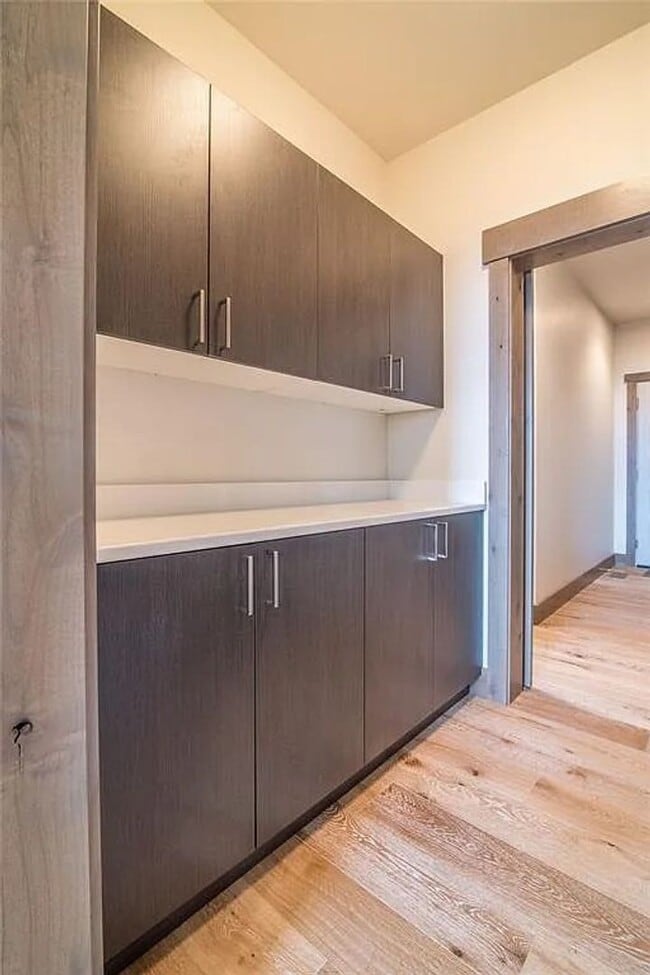 Building Photo - Beautiful 3 bedroom Townhome