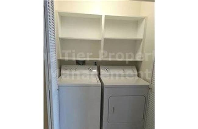 Building Photo - $1000 Move in Discount***Beautiful 2 bed/2 bath Condo in the Heart of Hillcrest - Available NOW*