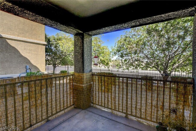 Building Photo - 6868 Sky Pointe Dr