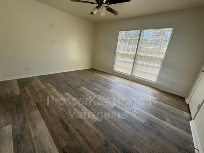 Building Photo - 210 Playa Del Ray Dr