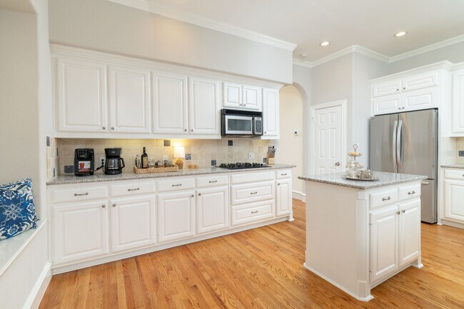 Building Photo - 3451 Binkley Ave