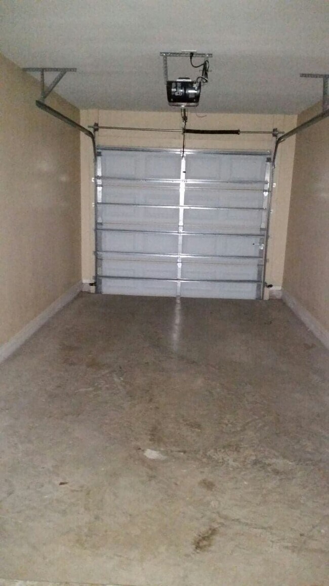 Building Photo - 909 E Jefferson St