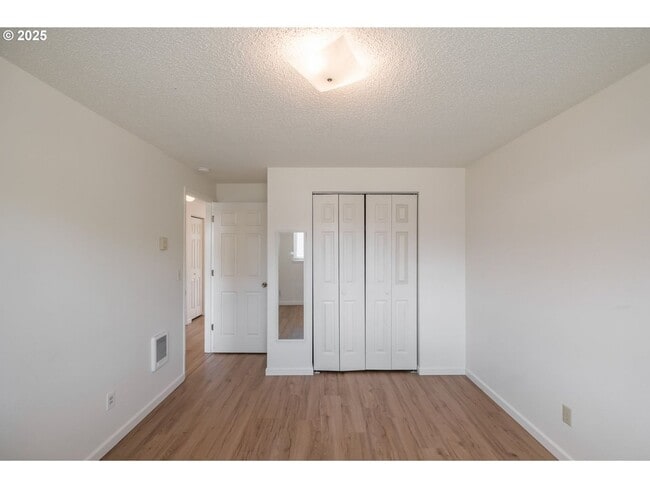 Building Photo - 3-bedroom 1 bath Single Level House