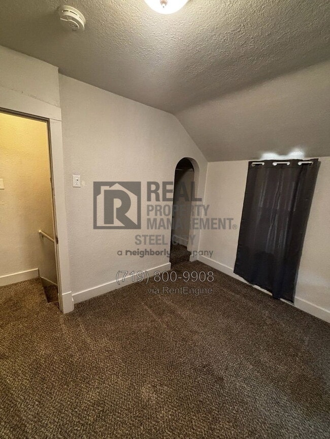Building Photo - 1428 E Orman Ave