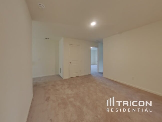 Building Photo - 130 Hyde Park Winder GA