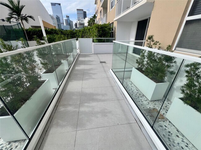 Building Photo - 770 Claughton Island Dr