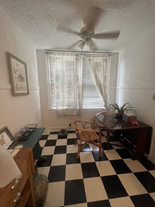 Building Photo - 1BD/1BA Uptown, on Mardi Gras Parade Route