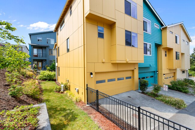 Building Photo - 9834-9811 11th Ave SW