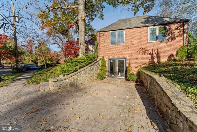 Building Photo - 5543 29th St NW