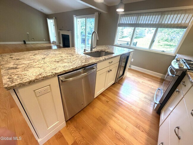 Building Photo - 53 Huntleigh Dr