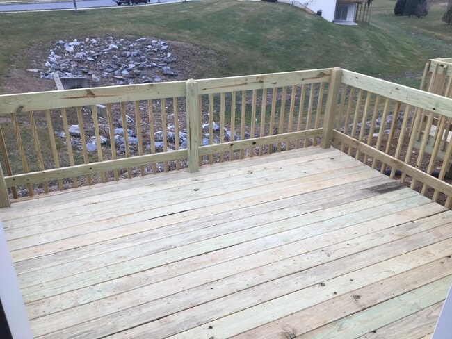 Building Photo - Beautiful 3 Bedroom Townhome in Mt. Joy