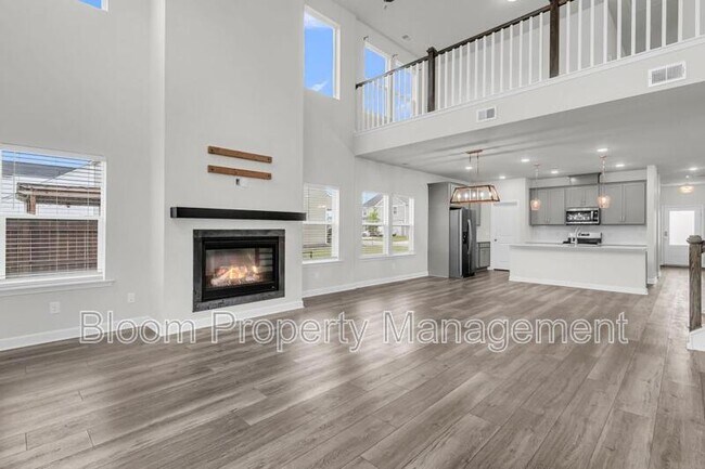 Building Photo - 450 Carrara Dr