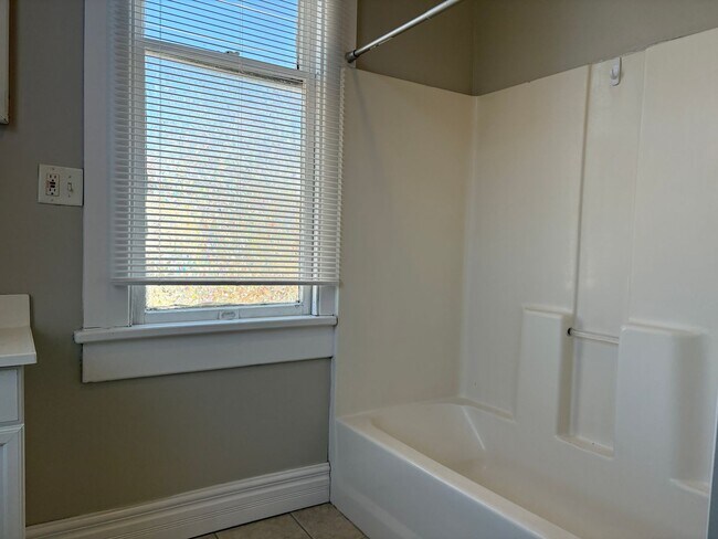 Building Photo - Beautiful Downtown Apartment