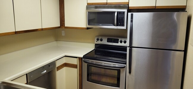 Building Photo - 3927 Nobel Dr