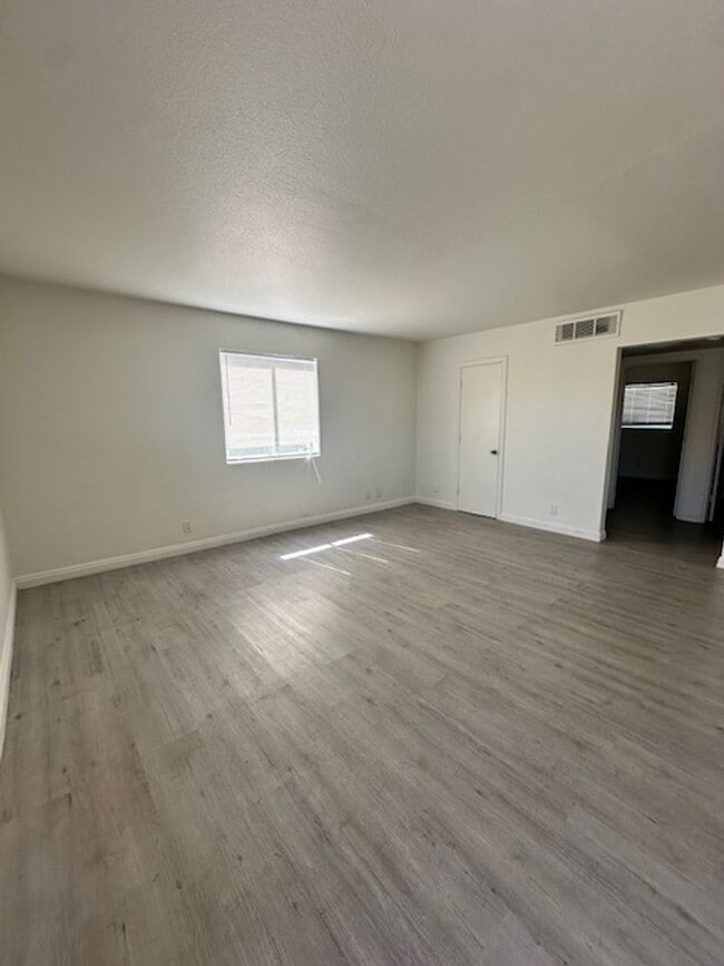 Building Photo - 2121 Oceanus Ln