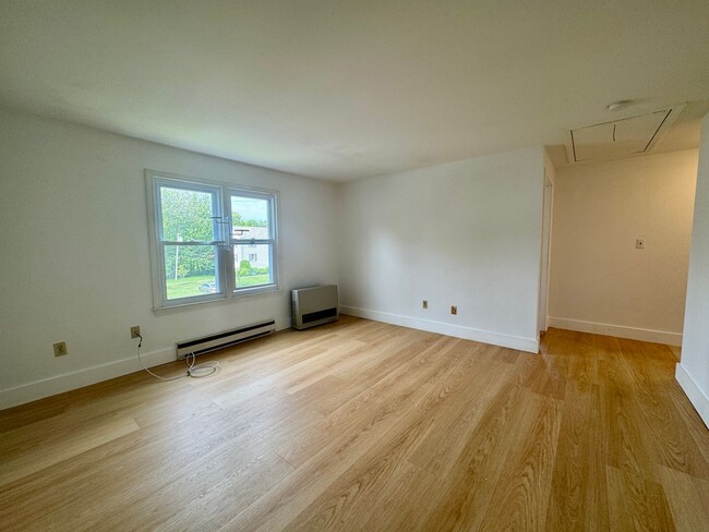 Building Photo - South Portland 2BD/1BA with Off Street Par...